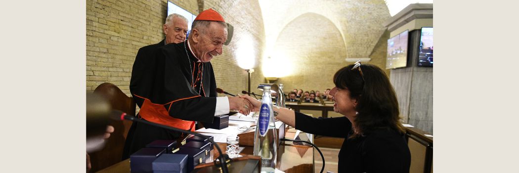 La profesora Anna Rowlands recibe en el Vaticano su premio de Razón Ampliada