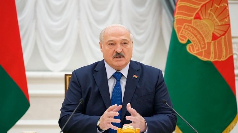 Alexander Lukashenko, presidente de Bielorrusia, habló en una reunión con representantes extranjeros...