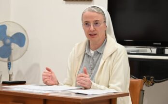 El Papa Francisco nombra a sor Simona Brambilla como la primera mujer al frente de un dicasterio en el Vaticano
