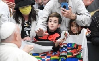 VATICANO/AUDENCIA GENERAL - Papa: “En todas partes del mundo hay niños explotados por una economía que no respeta la vida”