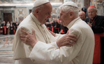 Cómo los zapatos papales asustaron a la división profunda de la papic entre Benedicto y Francis